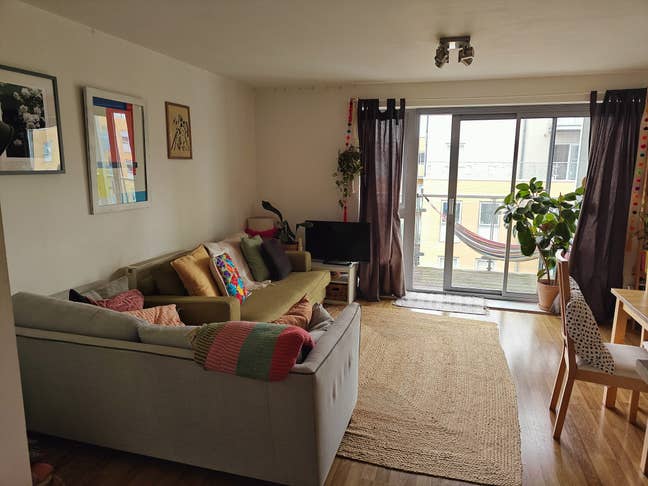 One-bedroom flat - short sublet in Bow Main Photo