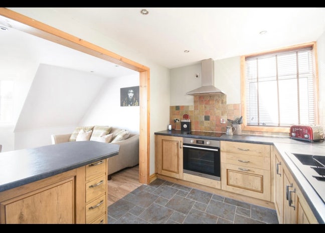 Double room available in Montrose Main Photo