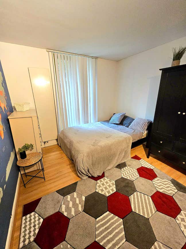 North Greenwich Stunning Large Double ensuite! Main Photo