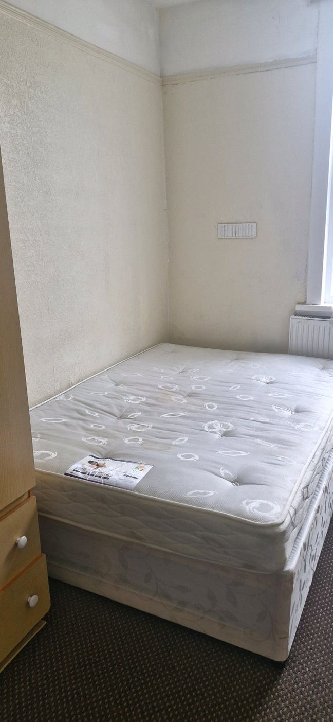 Double room available in family house Main Photo