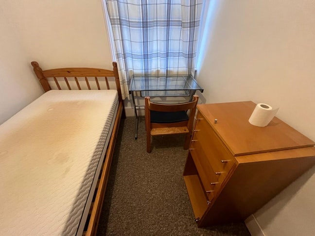 Single Room In Guildford Shared Student House Main Photo