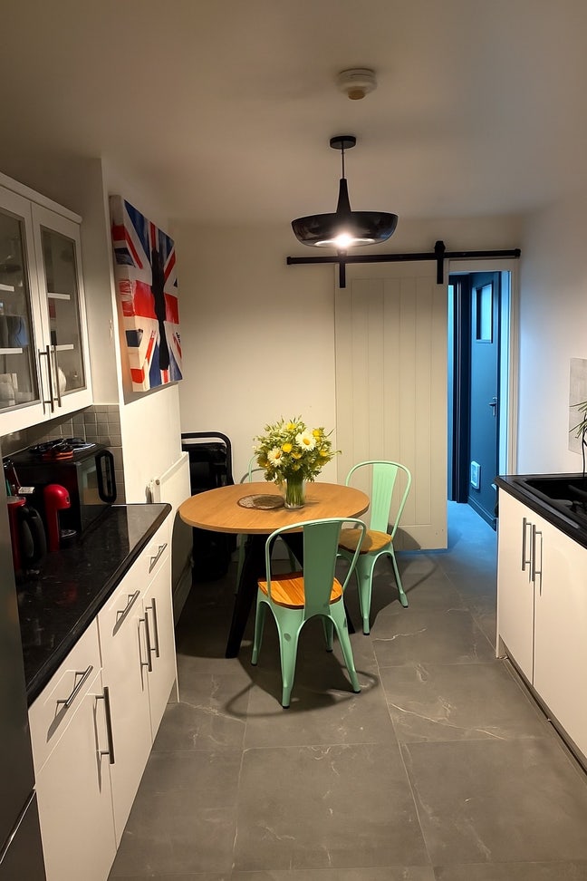 1 bed garden flat  Bermondsey 1-3 week bookings Main Photo