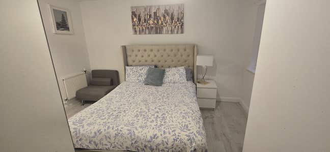Large En-Suite Furnished Double Room Main Photo