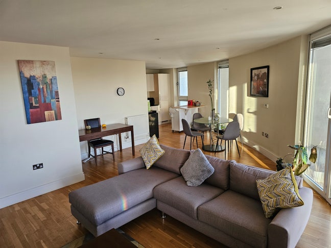 Large Double Room with Own Bathroom, and Balcony Main Photo