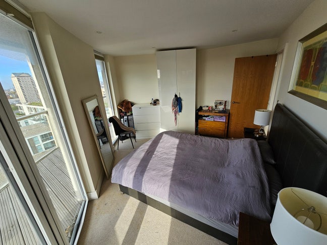 Large Double Room with Own Bathroom, and Balcony Main Photo