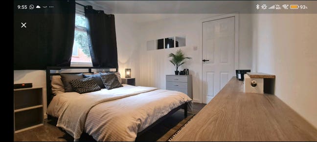 Room available now - Manchester close to NMGH Main Photo