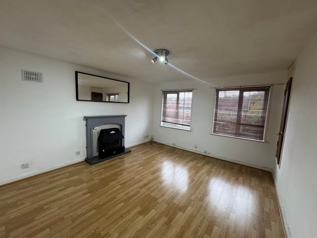1 Bed Flat. Great Location. Available NOW Main Photo