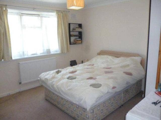 Lovely Double Room 10 mins Colindale Wi Fi&Parking Main Photo