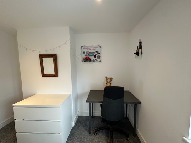 Spacious Double Room in a Modern House Share Main Photo
