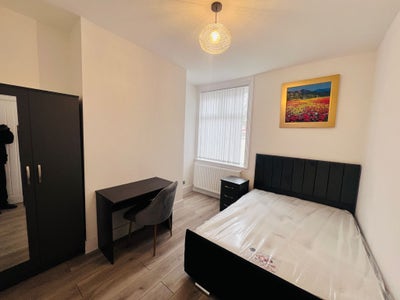 Spacious Furnished Double Room|Part Bills Included Main Photo