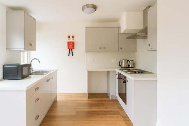 (BS34) No Deposit Four Double Rooms  Main Photo