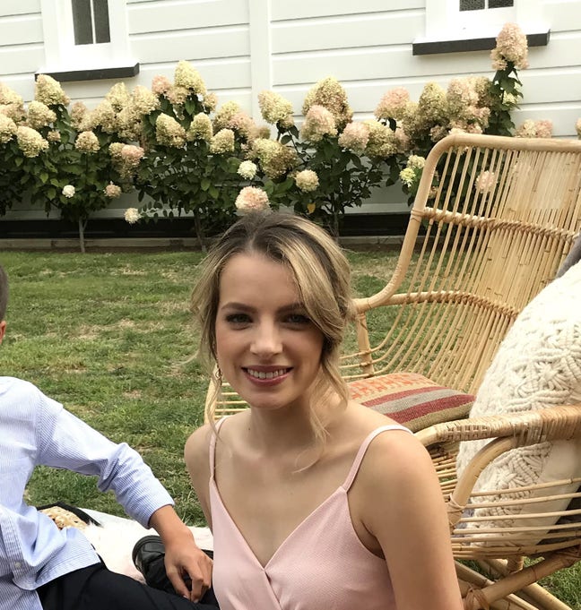 Professional Female seeks a single or double room Main Photo