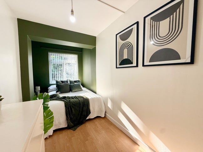 4-Bed Home with Garden – Grange Road, SE1  Main Photo