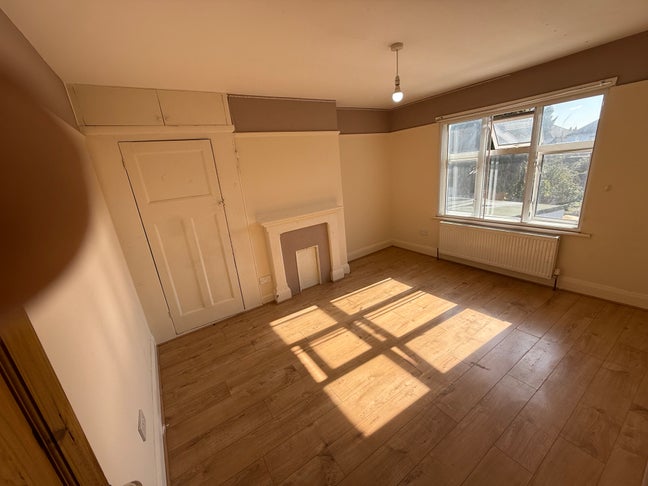 Spacious double bedroom  will come as furnished Main Photo