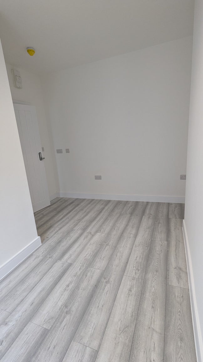 Rooms in Shared House - Opp Dover Station Main Photo