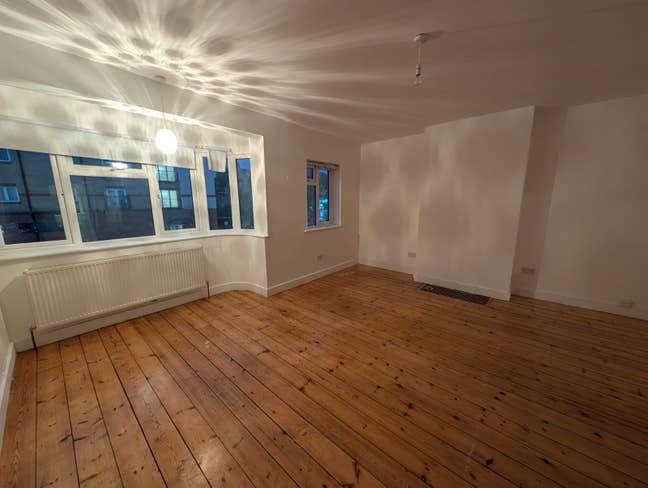 ☘️Newly Refurnished 4 Rooms in Greenford Main Photo
