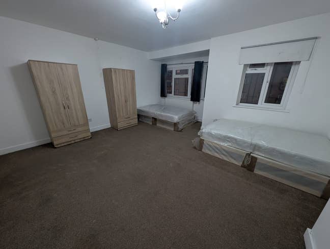 ☘️Newly Refurnished 4 Rooms in Greenford Main Photo