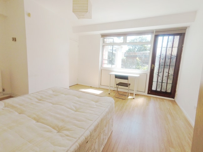 Lovely 4 bedroom flat with Garden, Elephant Castle Main Photo