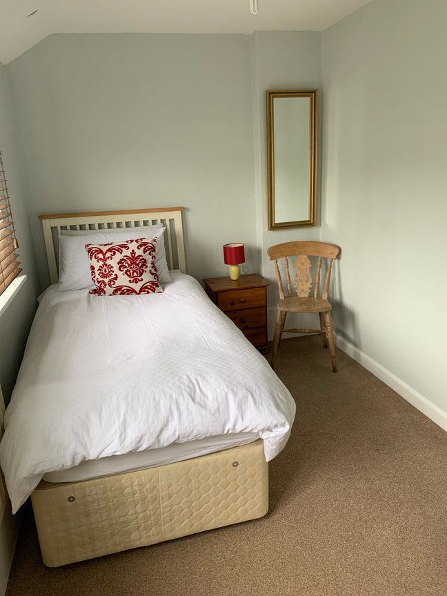 Self contained 2 bed flat, bills included Main Photo