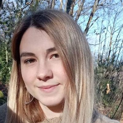 Professional Female seeks a single or double room Main Photo