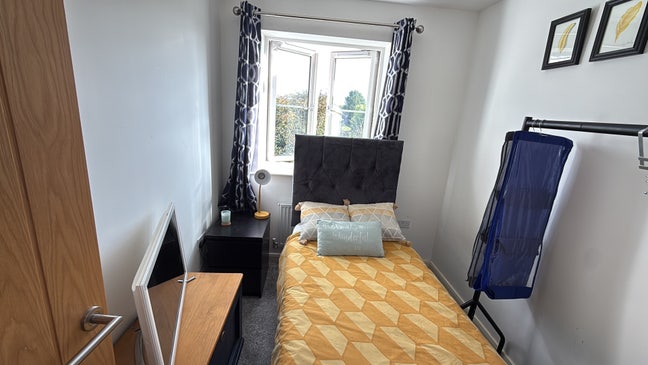 Clean single Room  Main Photo