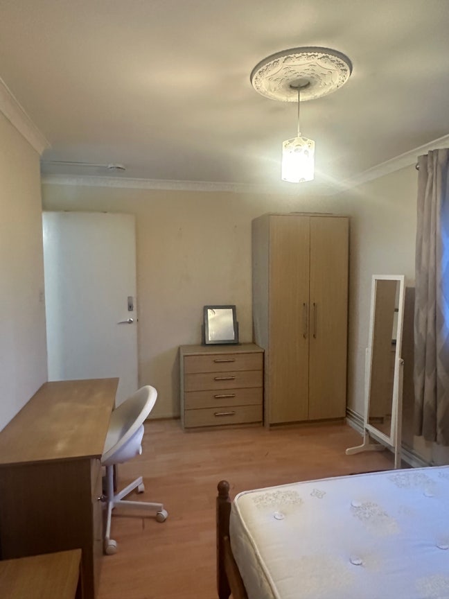 Poplar, E14 *All Inclusive* Double Room Available Main Photo