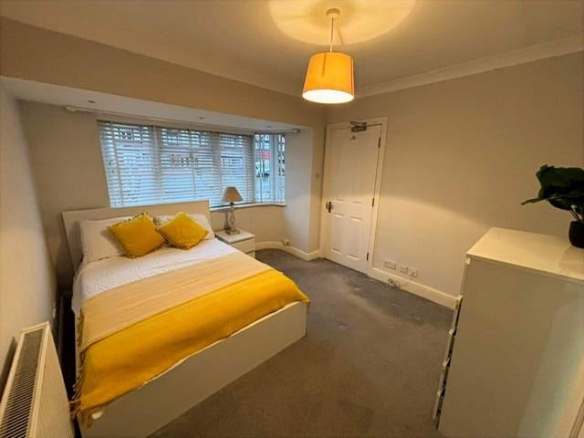  Dble Ensuite I No Deposit*I Clean and Tidy House Main Photo