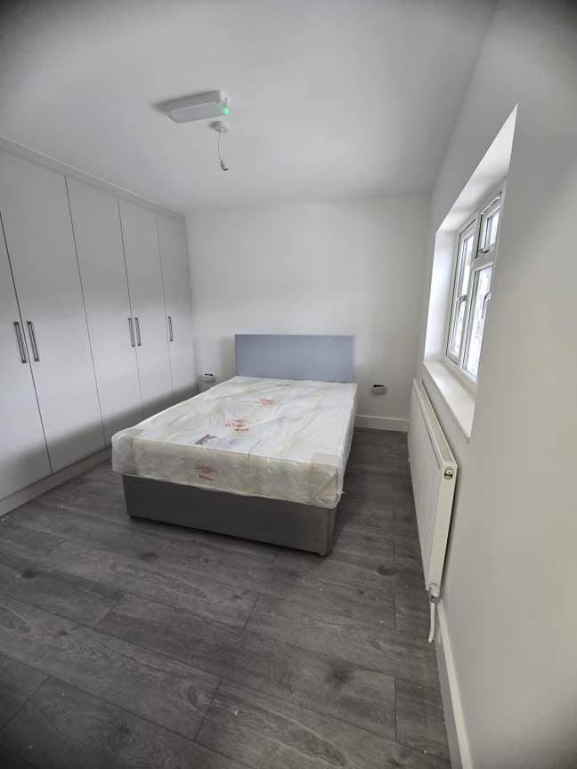 🏡 Luxury Ensuite & Loft Rooms – NW9 – All Bills I Main Photo