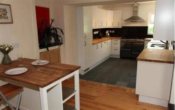 4 Rooms Available Right Now Main Photo