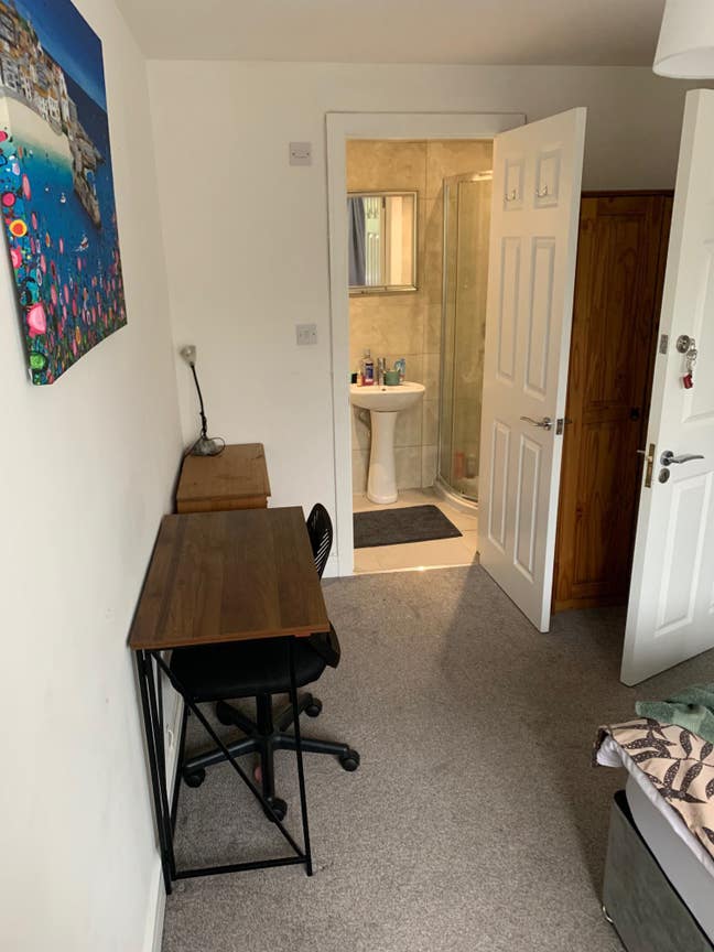 Super Double room with Ensuite -Centre Guildford Main Photo