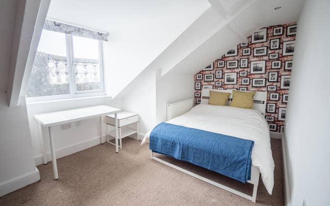 Bright Double Loft Room - Radnor Place Main Photo