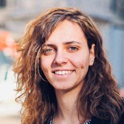 31 year old Female seeks a double room Main Photo