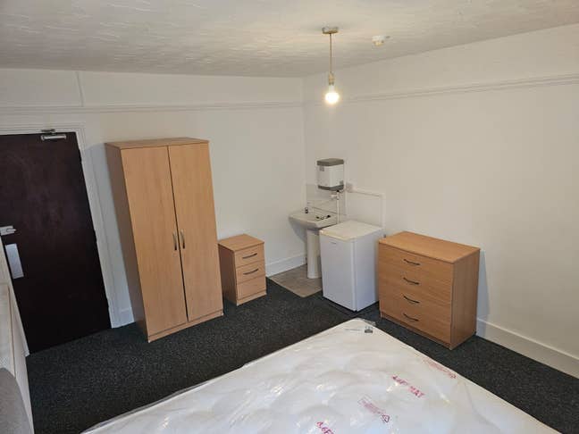 🌞  Large Double in Southsea with Sink 🌞All Male  Main Photo
