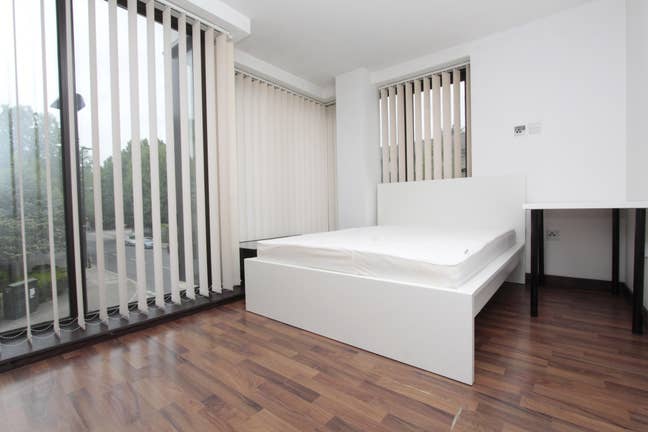 Couples Welcome! 5 Minutes from Dlr - Call Today! Main Photo