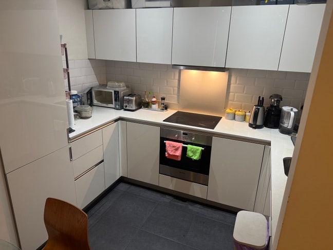 Double bed room available in a 2bed flat.  Main Photo