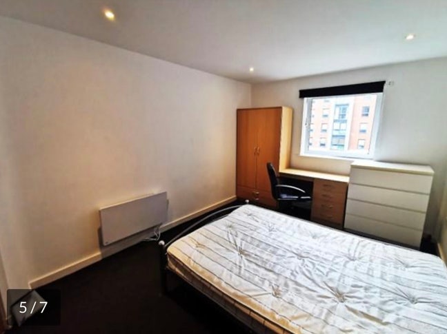 En-suite bedroom available in city centre flat Main Photo