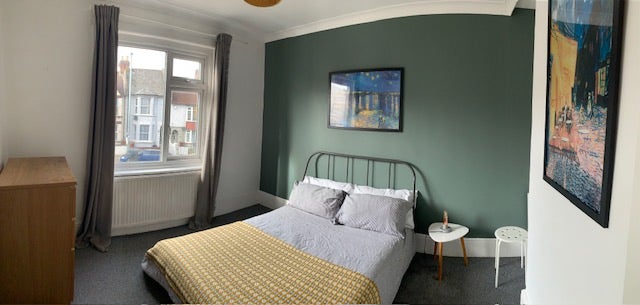 Sunny Renovated Room in the Heart of Gillingham  Main Photo