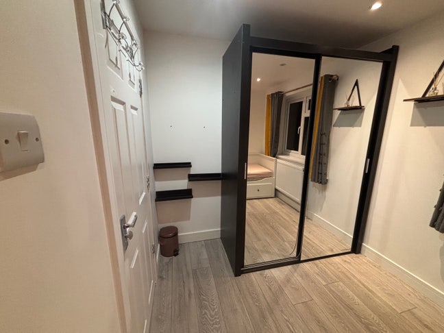 Room to rent  Main Photo