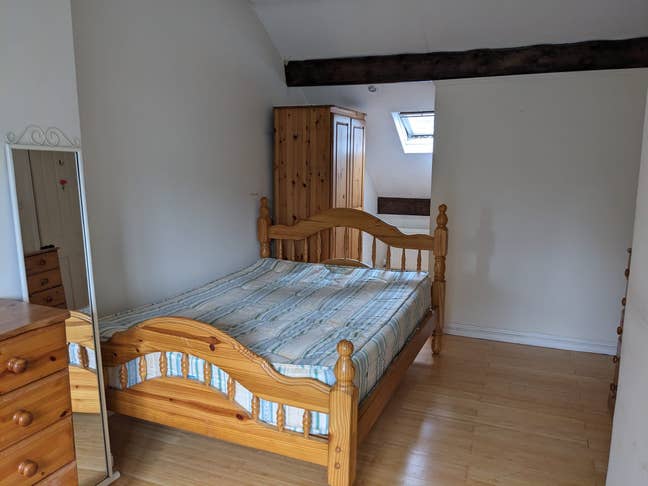 Professional person required for sociable house Main Photo