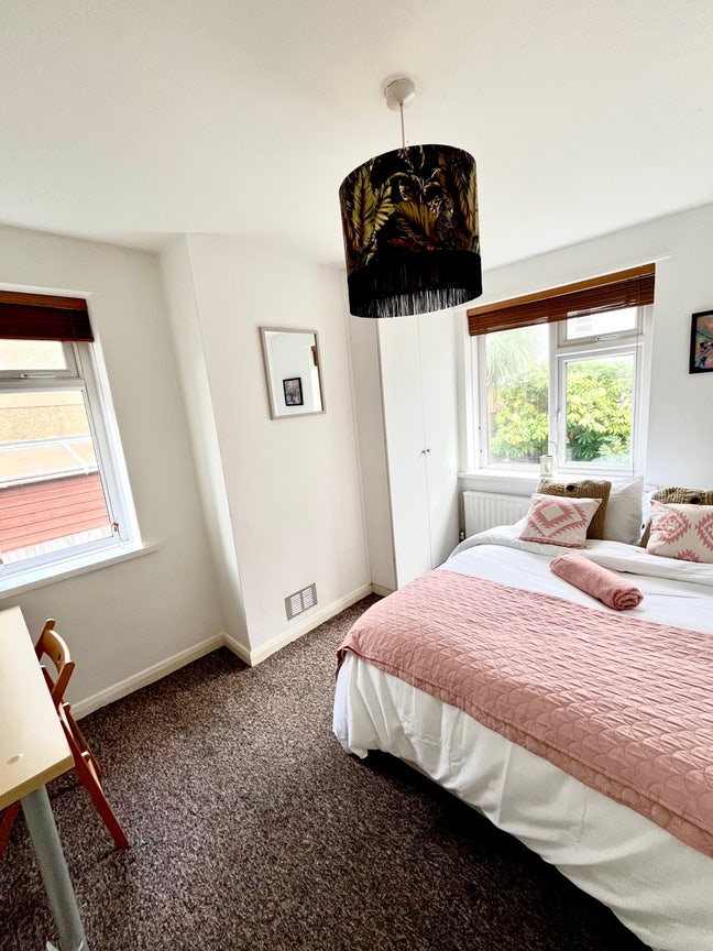 Bright Rooms- All Bills Included!!!  Main Photo
