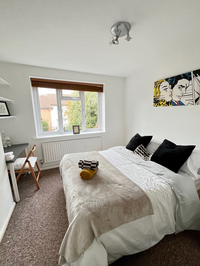 Bright Rooms- All Bills Included!!!  Main Photo