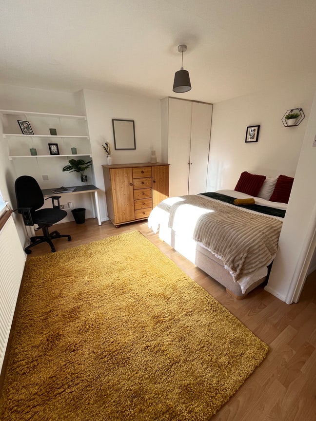 Bright Rooms- All Bills Included!!!  Main Photo