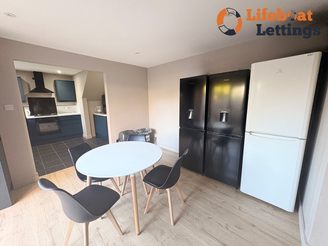 Furnished double bedroom with all Bills & WiFi inc Main Photo