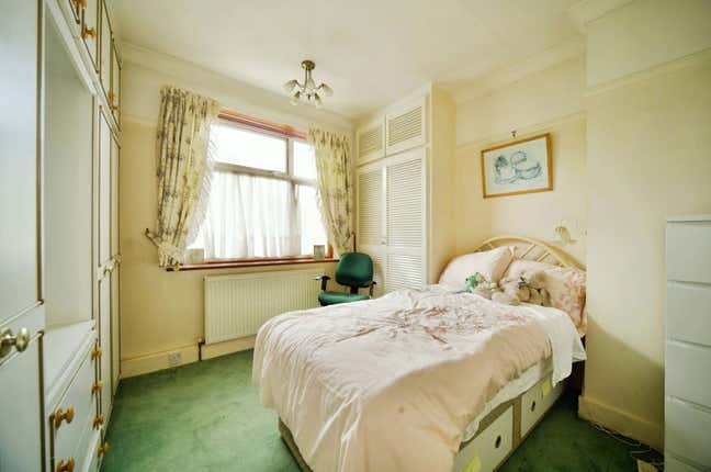Large double bed room to rent- RM7 Main Photo