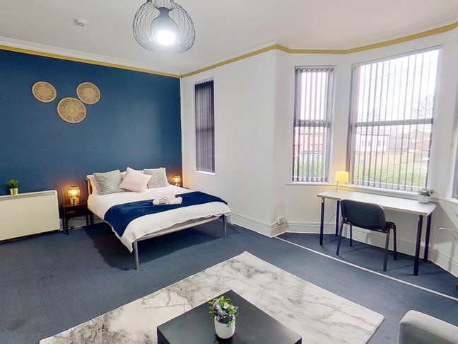 Huge Room with Private Kitchen- M6 - Main Photo