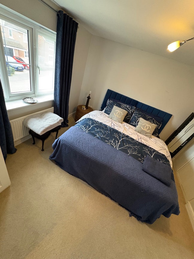 Large Double Room Main Photo