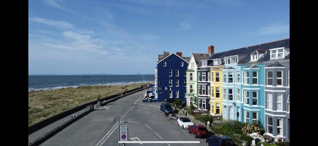  Studio Flat Seafront Barmouth House Main Photo