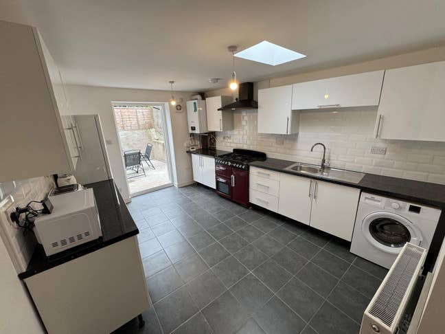Single room, En-suite Master room available in BS2 Main Photo