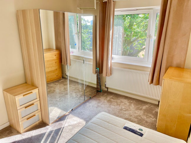 Dble room-wk cleaner + cleaning supplies inc Main Photo