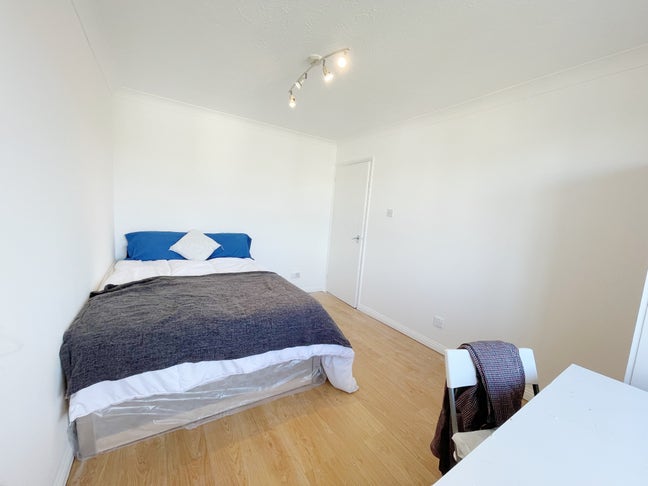 Cosy Double Room in Friendly Bermondsey Flat! Main Photo